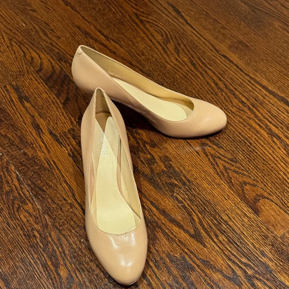Nine West Women's Nude Heels (Excellent Condition) - Picture 4 of 4